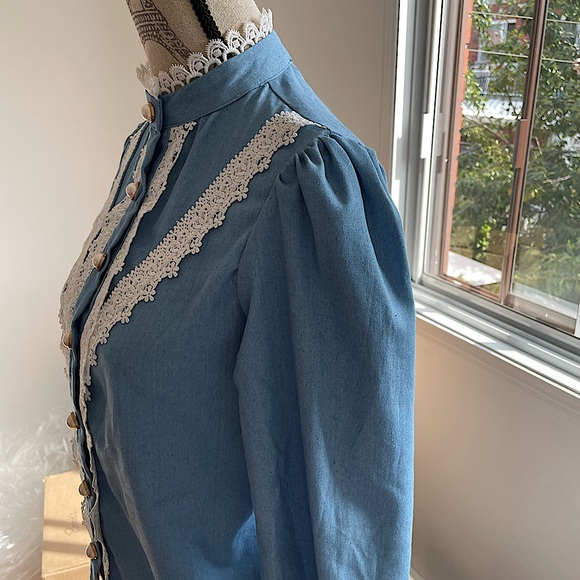 Button front lace trim top - Picture 6 of 8